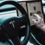Хакерам понадобилось 30 секунд, чтобы взломать Tesla
