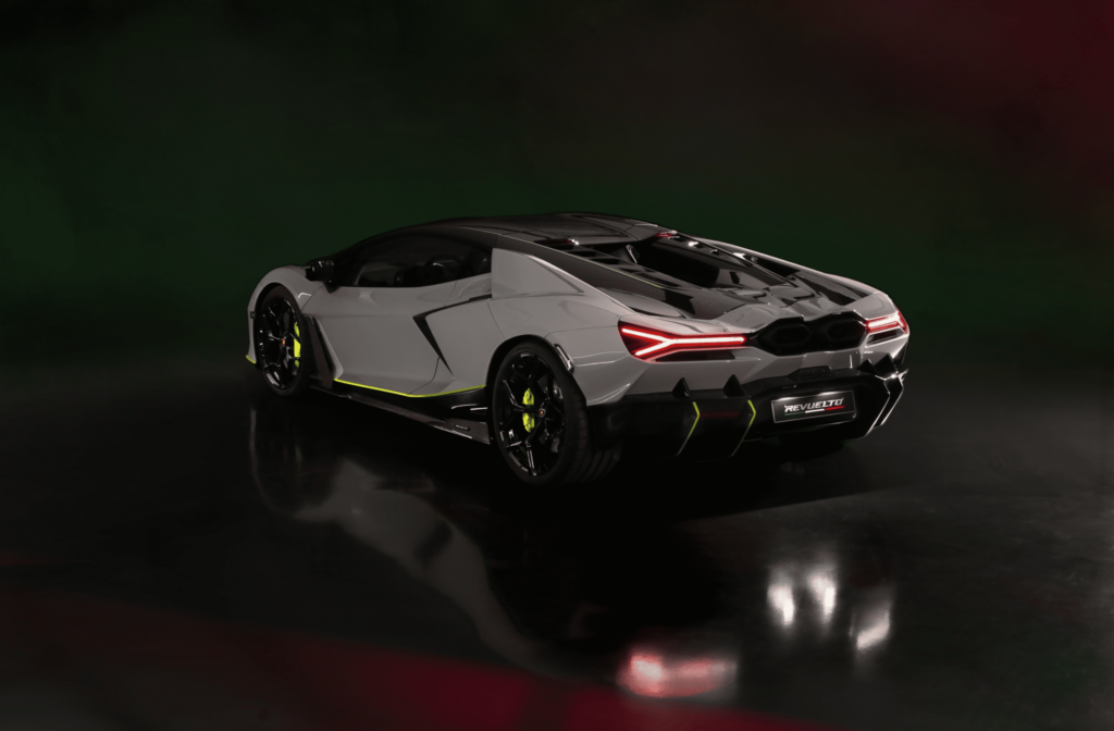 Lamborghini показала ексклюзивний суперкар Revuelto
