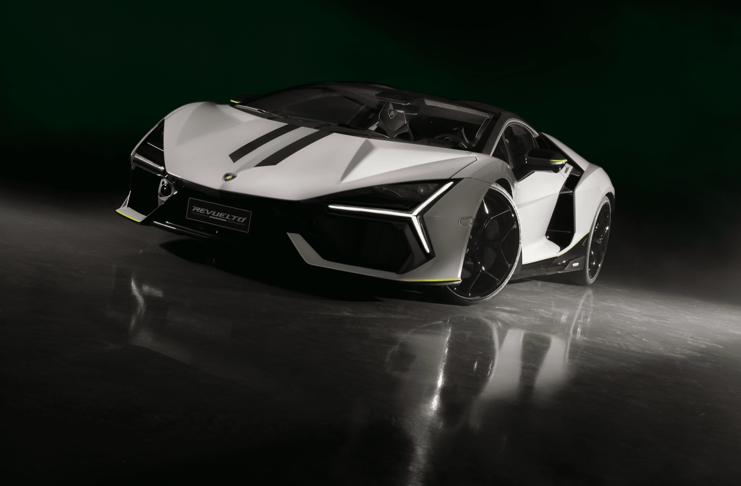 Lamborghini показала ексклюзивний суперкар Revuelto