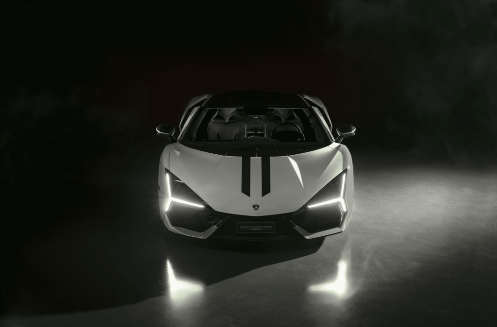 Lamborghini показала ексклюзивний суперкар Revuelto
