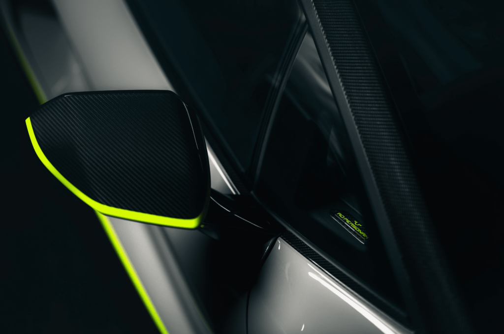 Lamborghini показала ексклюзивний суперкар Revuelto