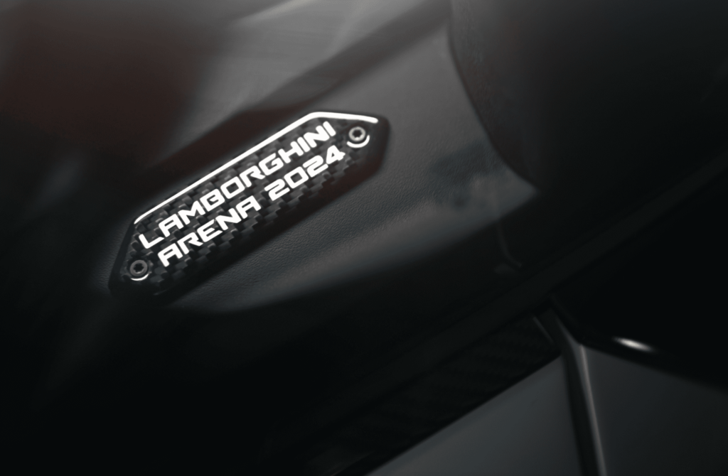Lamborghini показала ексклюзивний суперкар Revuelto